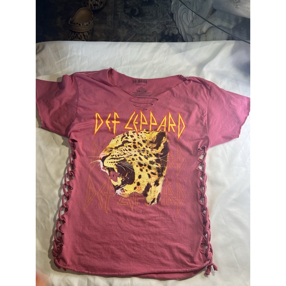 Def‎ Leppard Women's Large Pink Short Sleeve Music Band Cotton T-Shirt Boho 310